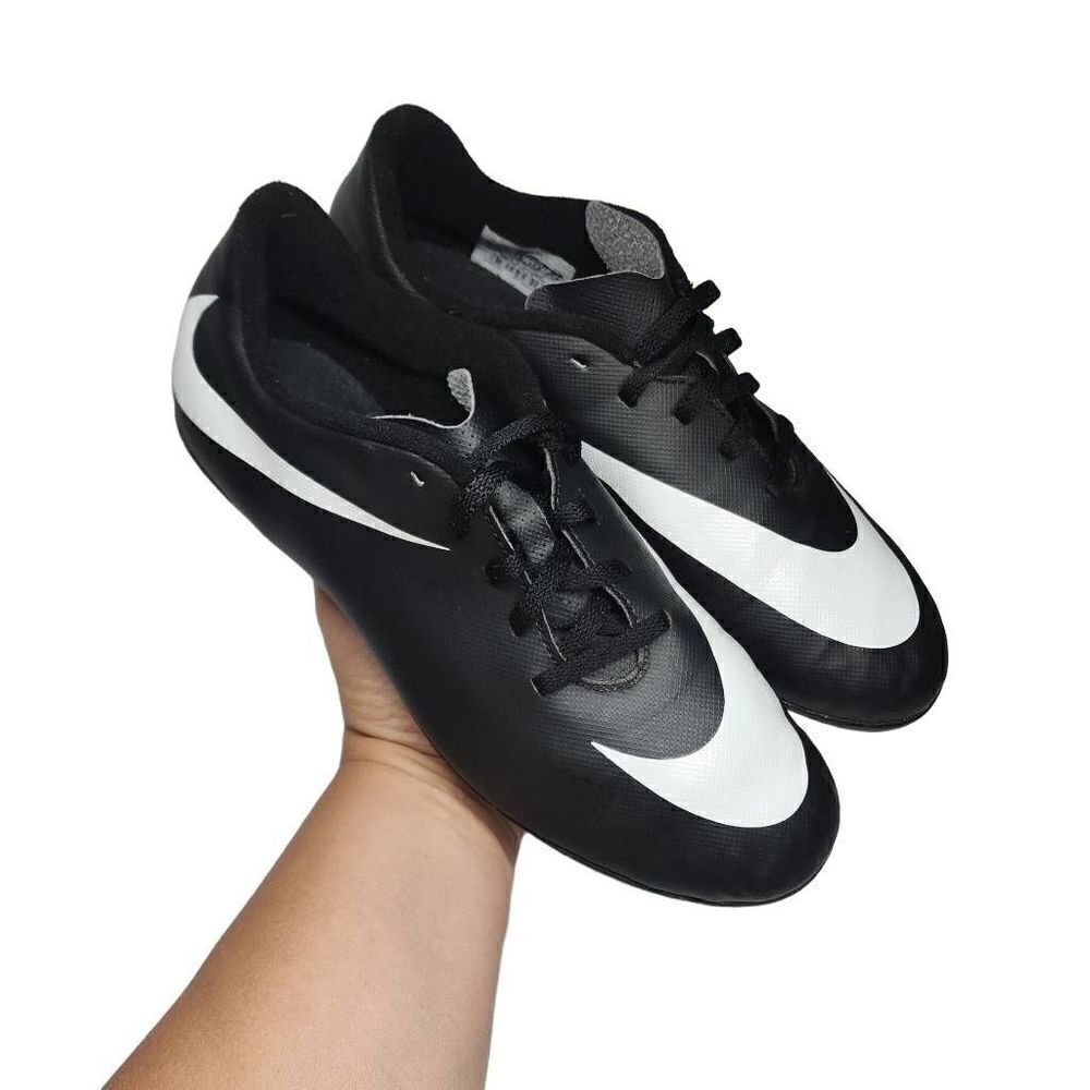 Nike Jr Kid's Black And White Bravata FG Soccer Cleats‎ Athletic Shoes Size 5Y